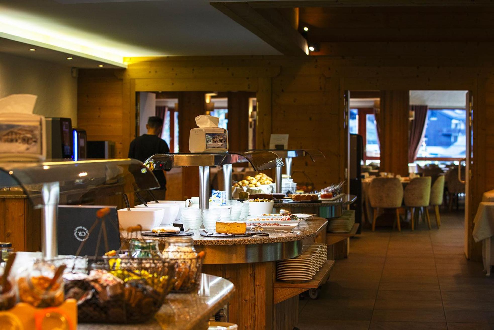 Hotel Alpen Roc Ла-Клюза Екстер'єр фото