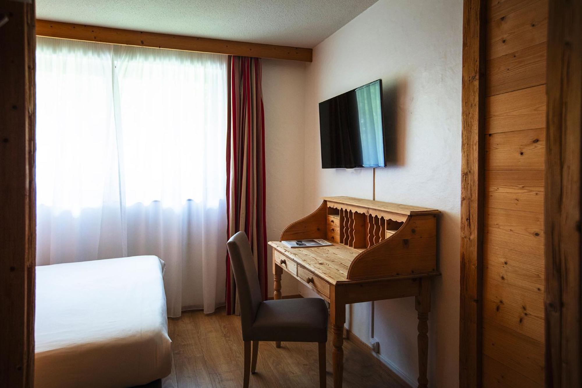 Hotel Alpen Roc Ла-Клюза Екстер'єр фото