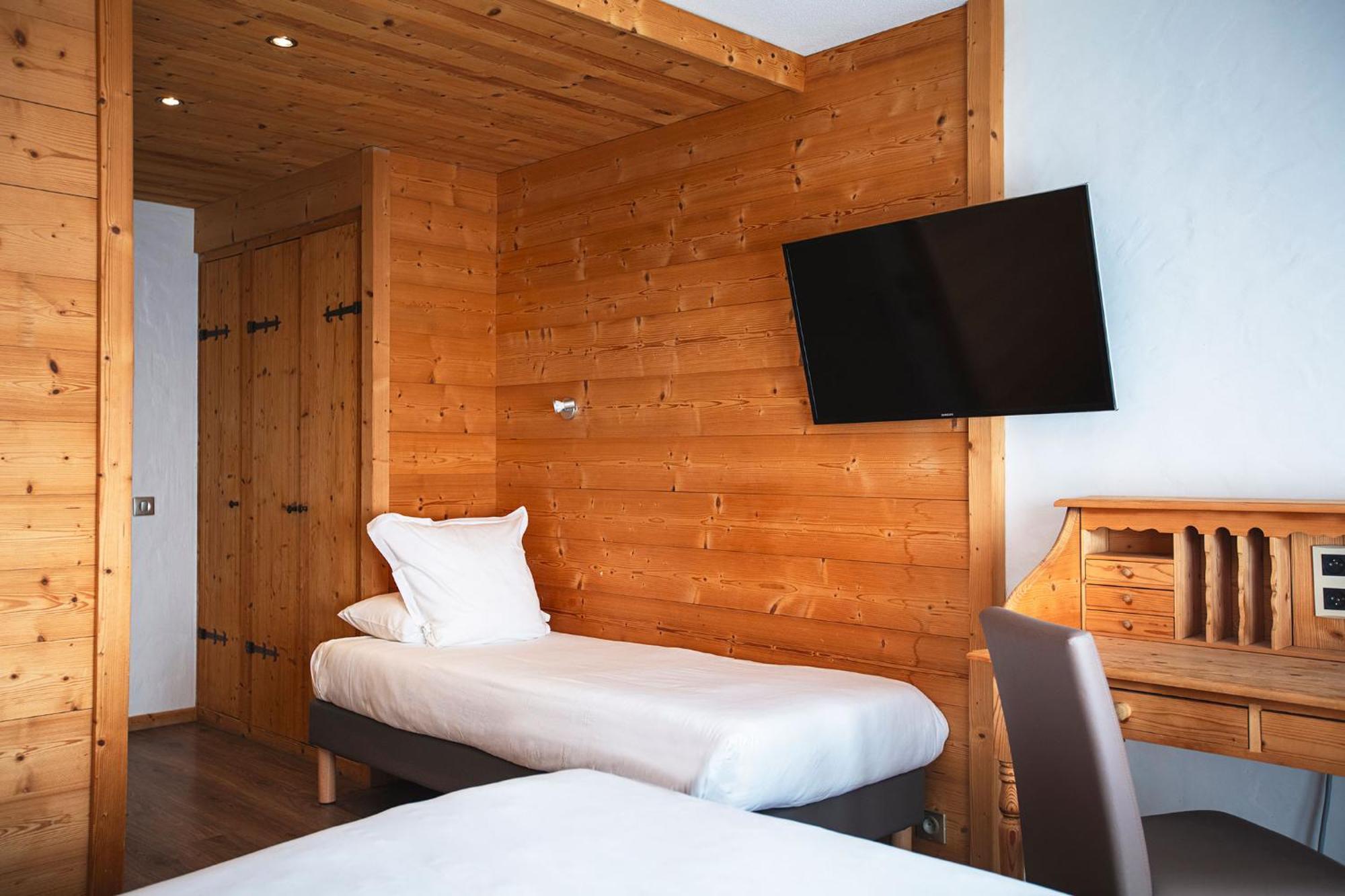 Hotel Alpen Roc Ла-Клюза Екстер'єр фото